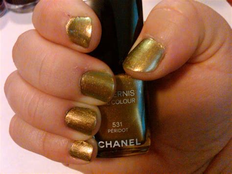 chanel nail polish peridot|Chanel le vernis nails.